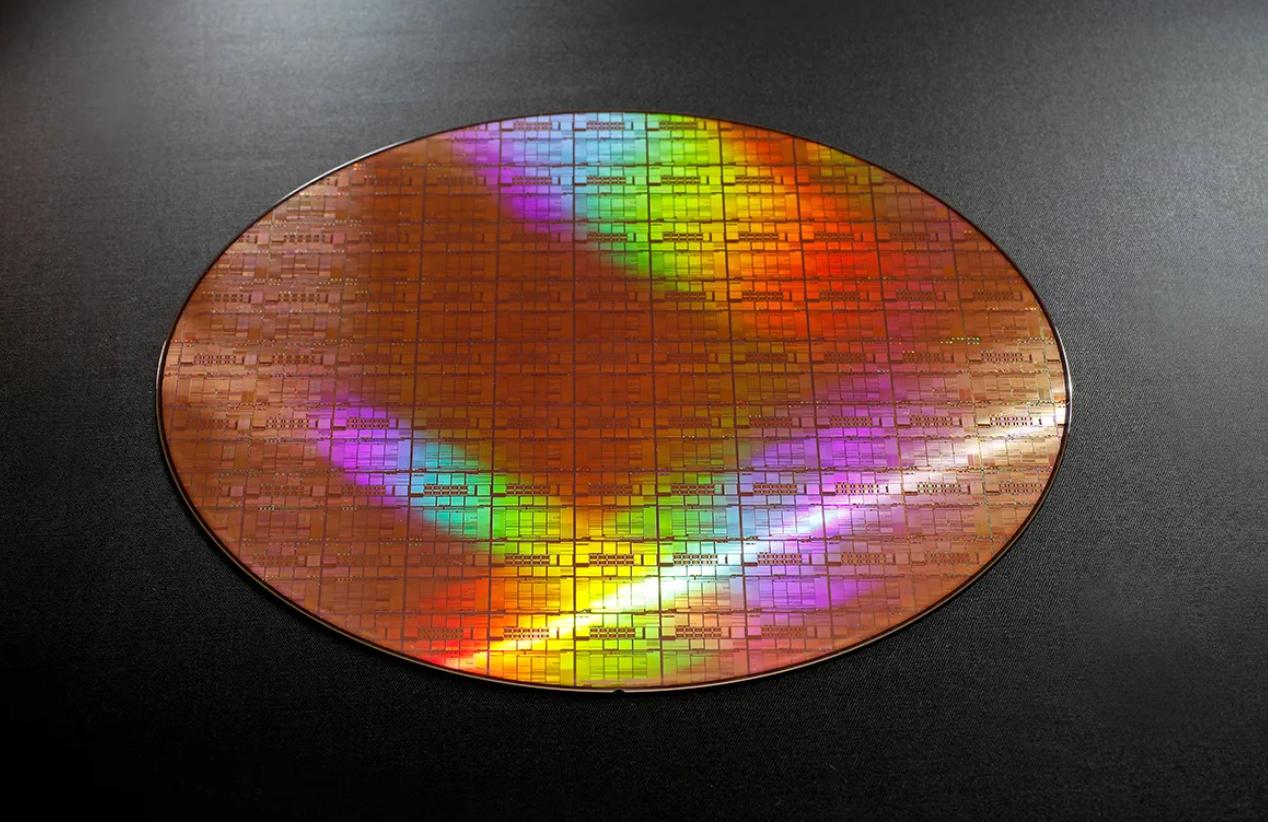 先进EUV到货半年后 日本“芯片国家队”展示2nm工艺原型芯片