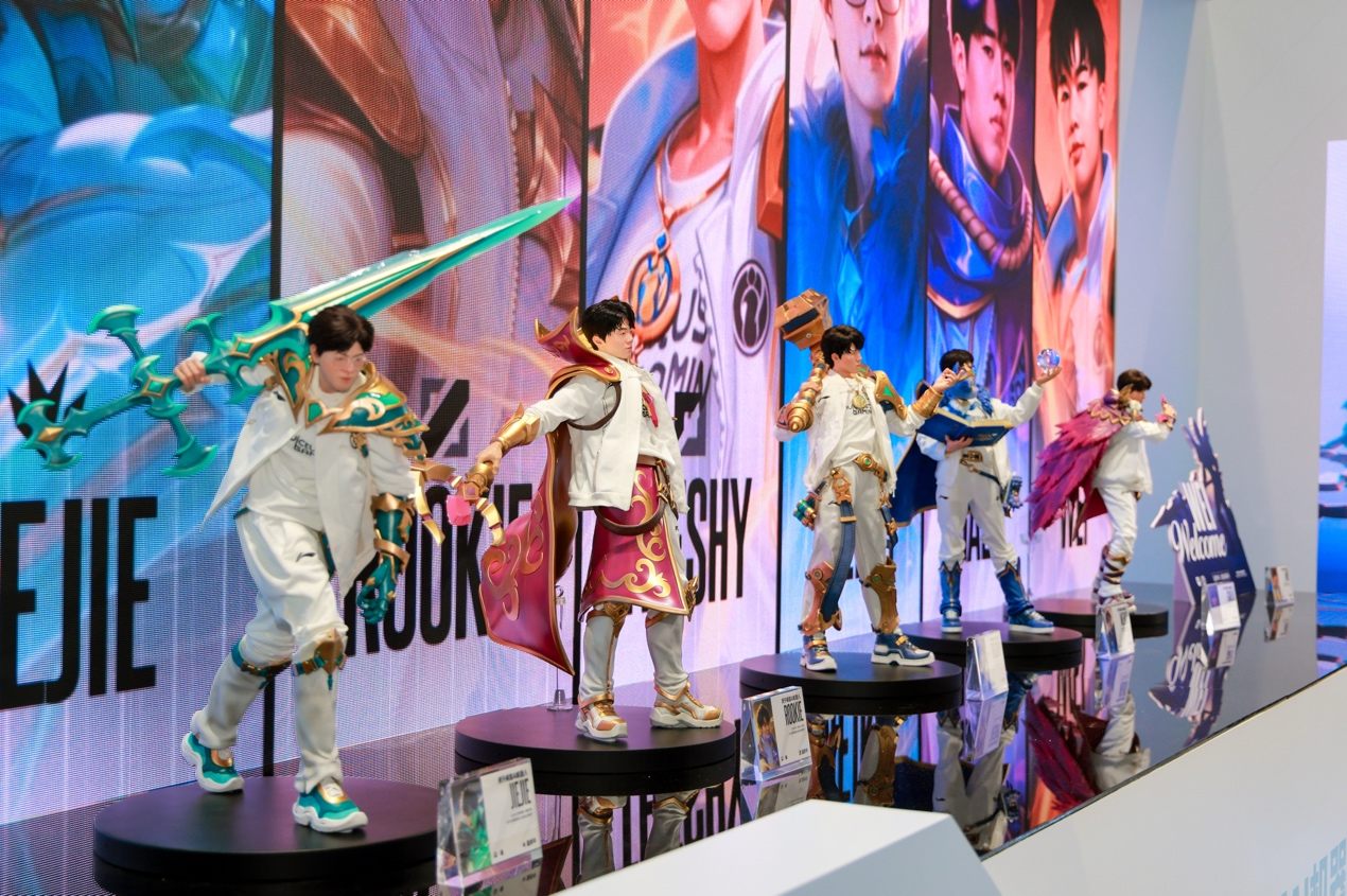 虎牙“AI+”战略再现成果 首次亮相电竞IP智能机器人