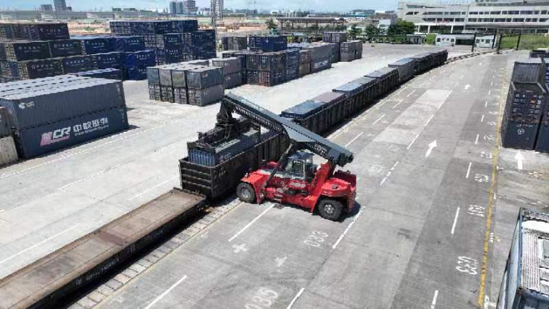 西部陆海新通道蝶变升级，年内发送集装箱货物突破100万标箱